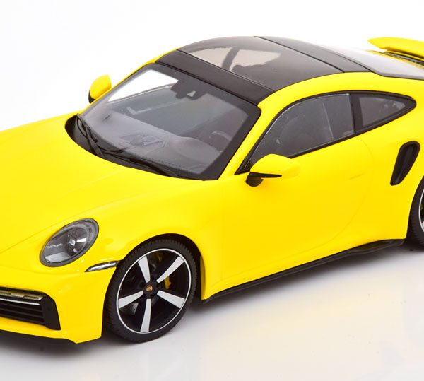 Porsche 911 Turbo S 2020 Geel 1-18 Minichamps Limited 302 Pieces