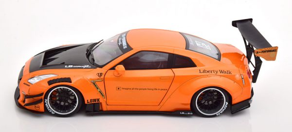 Nissan GTR R35 "LB Works" Oranje Metallic / Carbon 1-18 Solido
