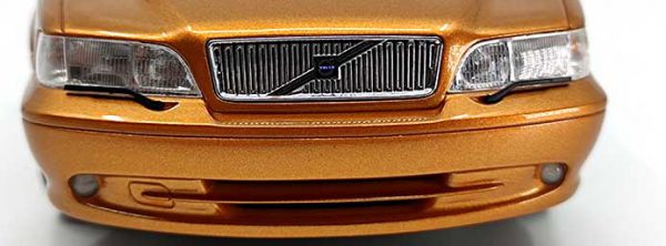 Volvo C70 Coupe 1998 Oranje Metallic 1-18 DNA Collectibles Limited Edition