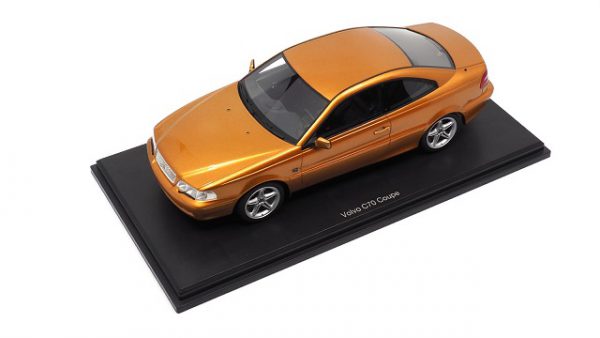 Volvo C70 Coupe 1998 Oranje Metallic 1-18 DNA Collectibles Limited Edition