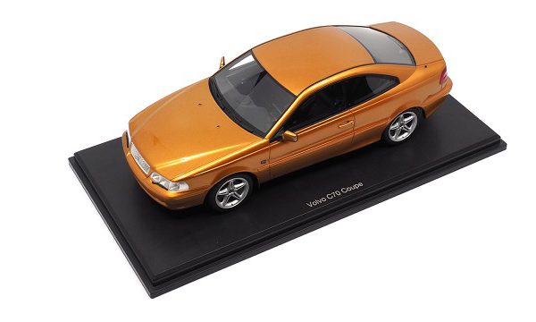 Volvo C70 Coupe 1998 Oranje Metallic 1-18 DNA Collectibles Limited Edition