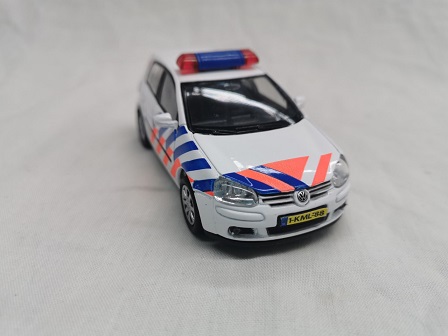 Volkswagen Golf V ( Nederlandse Politie )1-36 Welly