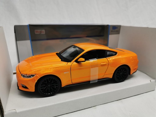 Ford Mustang GT 2015 Oranje Metallic 1-24 Maisto