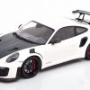 Porsche 911 (991/2) GT2 RS 2018 ( Zwarte Velgen ) Wit / Zwart 1-18 Minichamps Limited 300 Pieces