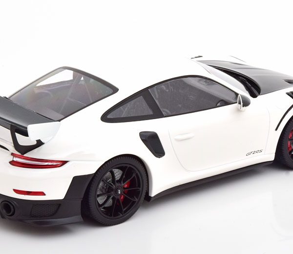 Porsche 911 (991/2) GT2 RS 2018 ( Zwarte Velgen ) Wit / Zwart 1-18 Minichamps Limited 300 Pieces