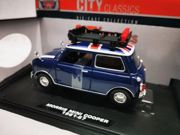 Morris Mini Cooper 1961-67 Blauw met Britse vlag op het dak 1-18 Motormax