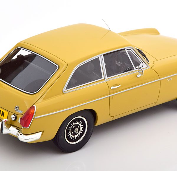 MG B GTV B8 ( RHD ) 1973 Geel 1-18 Cult Scale Models ( Resin )