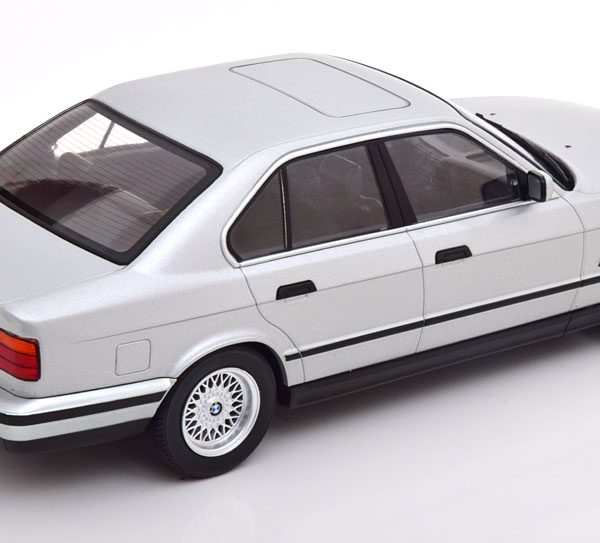 BMW 5-Series ( E34 ) 1992 Zilver Metallic 1-18 MCG Models