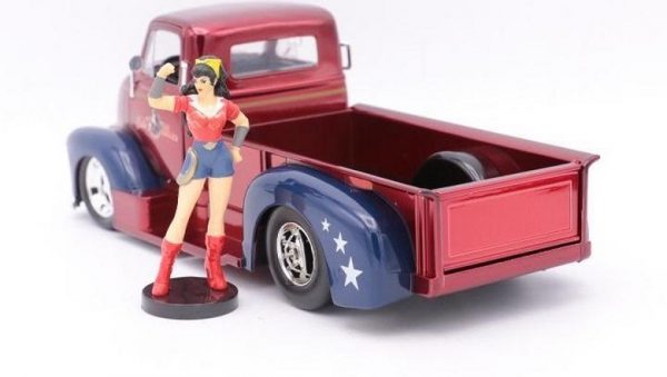 Chevy Coe Pickup 1952 & Wonder Woman 1:24 DC Comics: Bombshells Jada Toys