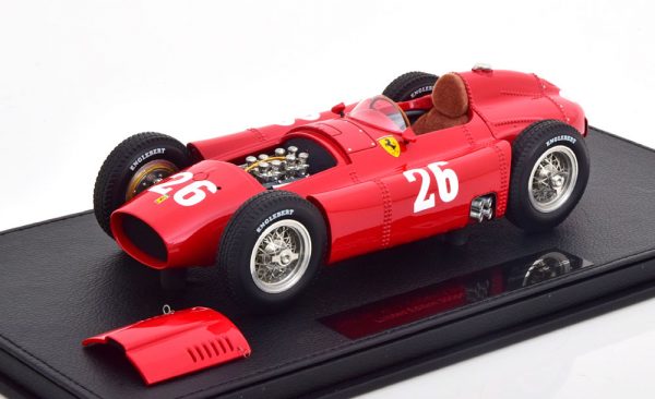Ferrari D50 GP Monza 1956 #26 Worldchampion J.P.Fangio Rood 1-18 GP Replicas Limited 500 Pieces ( Inkl. Vitrine )