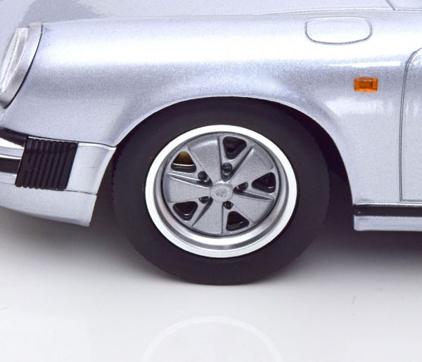 Porsche 911 Carrera 3.2 Cabriolet 1988 ( 250.000. 911er ) Zilvergrijs 1-18 KK Scale ( Metaal )