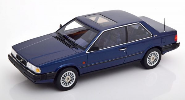 Volvo 780 Bertone 1985-1990 Blauw Metallic 1-18 DNA Collectibles ( Resin )