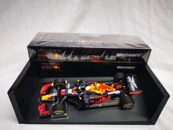 Aston Martin Red Bull Racing RB16 Max Verstappen Winner Abu Dhabi GP 2020 Minichamps 1-18 Limited 660 Pieces