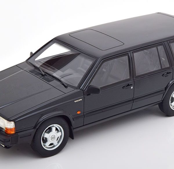 Volvo 740 Turbo Estate 1988 Zwart 1-18 Cult Scale Models ( Resin )