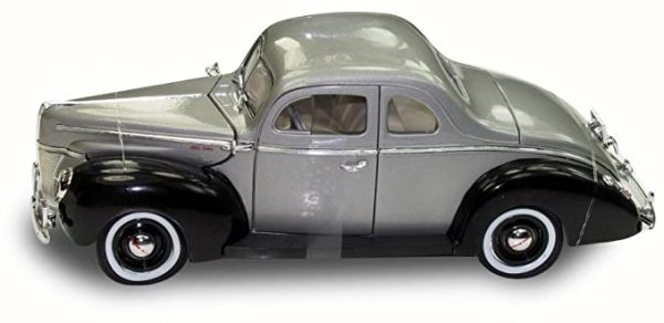 Ford Deluxe 1940 Grijs/Zwart 1-18 Motormax