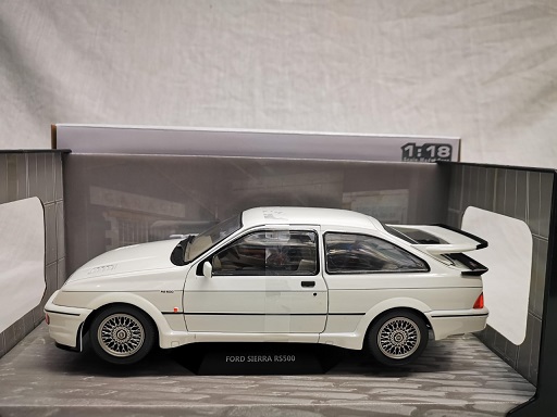 Ford Sierra RS500 1987 Wit 1-18 Solido