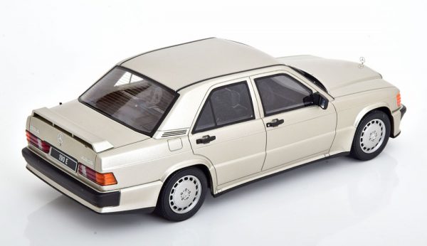 Mercedes-Benz 190 E 2.5 16V 1993 Goud Metallic 1-18 Ottomobile Limited 3000 Pieces