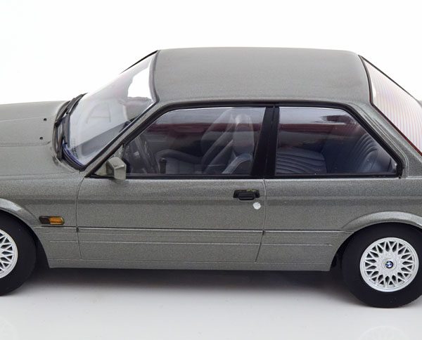 BMW 320iS (E30) Italo M3 1989 Grijs Metallic 1-18 KK Scale