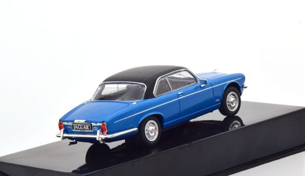 Jaguar XJ12 Serie 2 Coupe 1976 Blauw Metallic / Zwart 1-43 Ixo Models