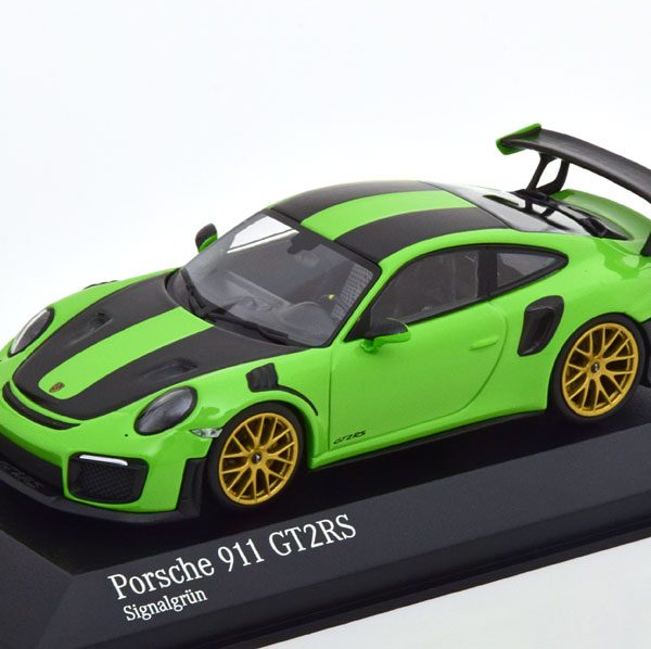 Porsche 911 (991 II) GT2 RS 2018 Groen/Zwart met Goude Velgen 1-43 Minichamps Limited 333 Pieces