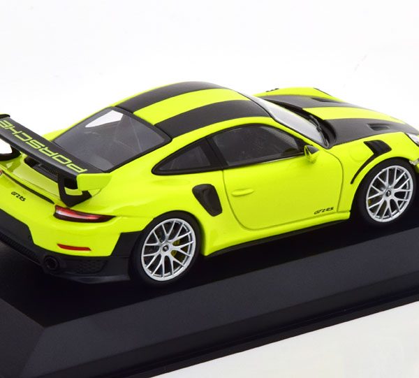 Porsche 911 GT2 RS 2018 Groen / Zwart 1-43 Minichamps Limited 333 Pieces