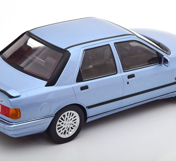Ford Sierra Cosworth Sedan 1988 Zilverblauw Metallic 1-18 MCG Models