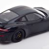 Porsche 911 (991/2) GT2 RS 2018 "Weissach Package" Zwart 1-18 Minichamps 300 Pieces