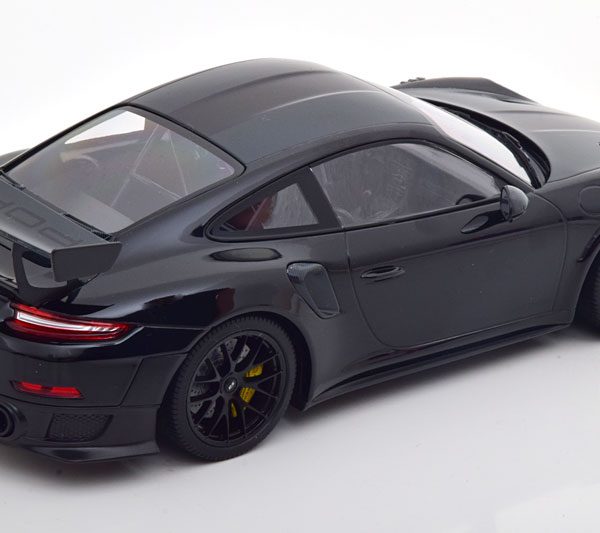 Porsche 911 (991/2) GT2 RS 2018 "Weissach Package" Zwart 1-18 Minichamps 300 Pieces