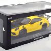 Porsche 911 (991 II) GT3 RS 2018 "Weissach Package" Geel / Zwart 1-18 Minichamps Limited 402 Pieces