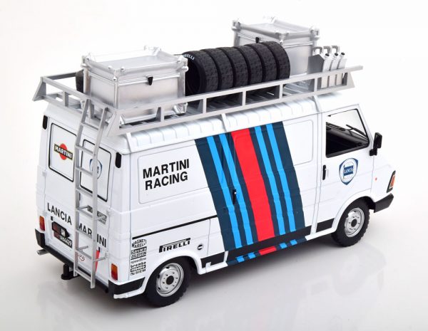 Fiat 242 "Martini Rally Team Assistance 1986" (met toebehoren) 1-18 Ixo Models