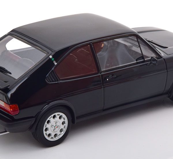 Alfa Romeo Alfasud TI 1983 Zwart 1-18 Cult Scale Models ( Resin )