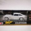 Aston Martin DB5 "James Bond 007 Goldfinger" Zilver 1-24 Motormax