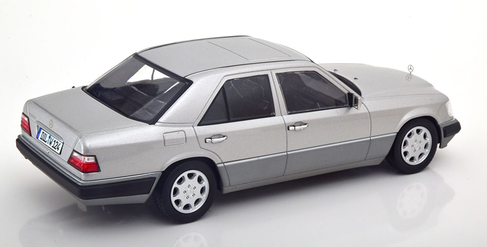 Mercedes-Benz E-Klasse (W124) Limousine 1989 Zilver 1-18 Iscale (Metaal)