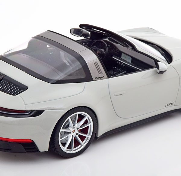 Porsche 911 (992) 4 GTS Targa 2021 Grijs 1-18 Minichamps