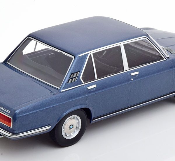 BMW 2500 ( E3 ) 1968 Blauw Metallic 1-18 Minichamps Limited 504 Pieces