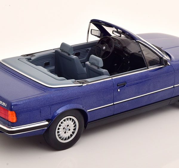 BMW 325i (E30) Cabriolet Blauw Metallic 1-18 MCG Models