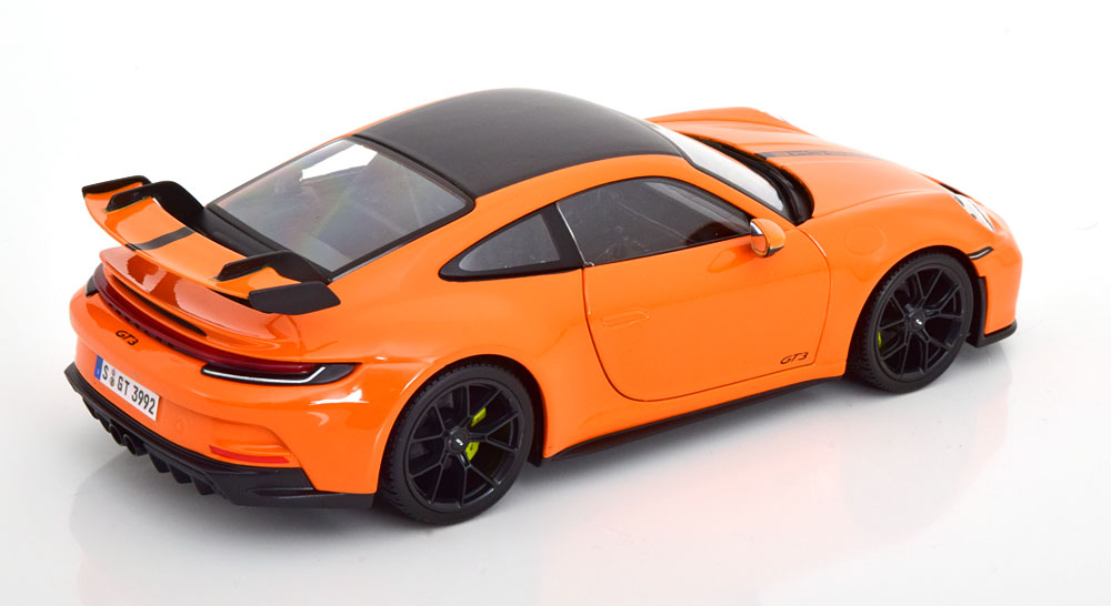 Porsche 911 (992) GT3 2022 Oranje 1-18 Maisto