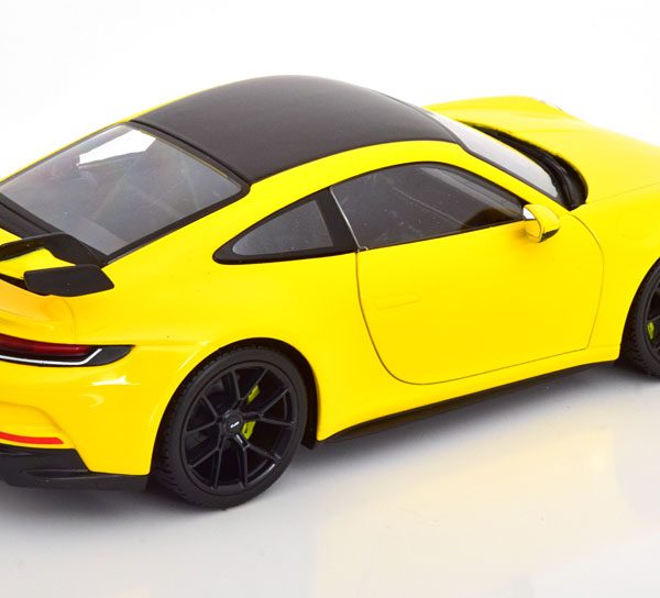 Porsche 911 (992) GT3 2022 Geel 1-18 Maisto