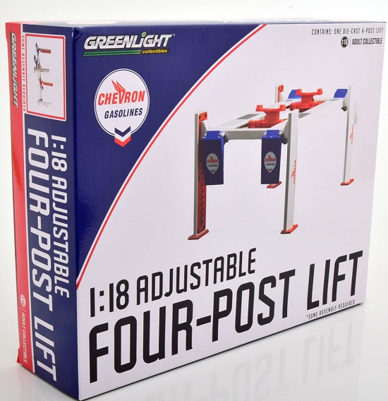 Adjustable Four-Post Lift Chevron Gasolines Wit / Rood / Blauw 1-18 Greenlight Collectibles