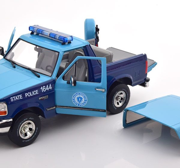 Ford Bronco XLT Massachusette State Police 1996 Blauw/Blauw 1-18 Greenlight Collectibles