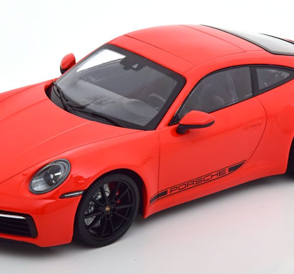 Porsche 911 (992) Carrera 4S Coupe 2019 Oranje 1-18 Minichamps Limited 600 Pieces