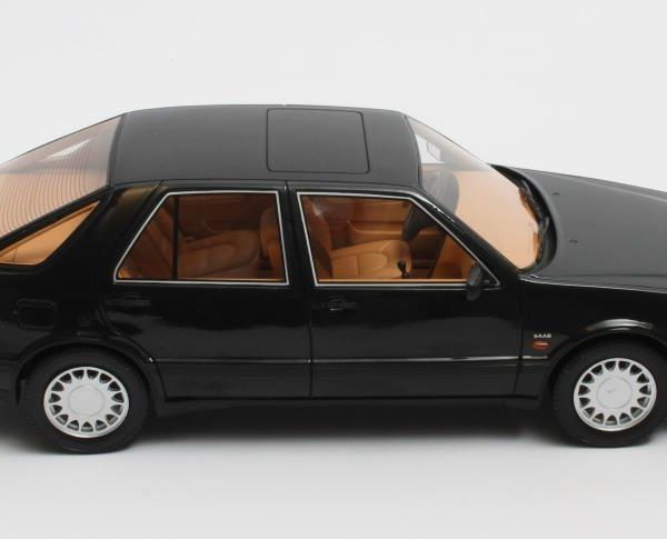 Saab 9000 Turbo 1985 Zwart 1-18 Cult Scale Models