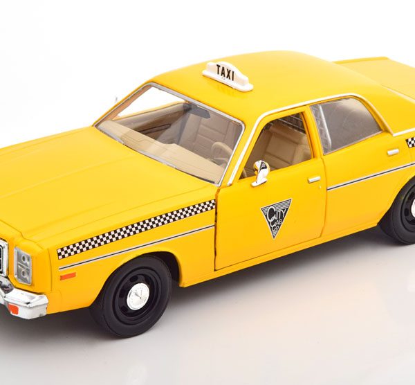 Dodge Monaco 1978 City Cab "Film Rocky III" Geel 1-24 Greenlight Collectibles