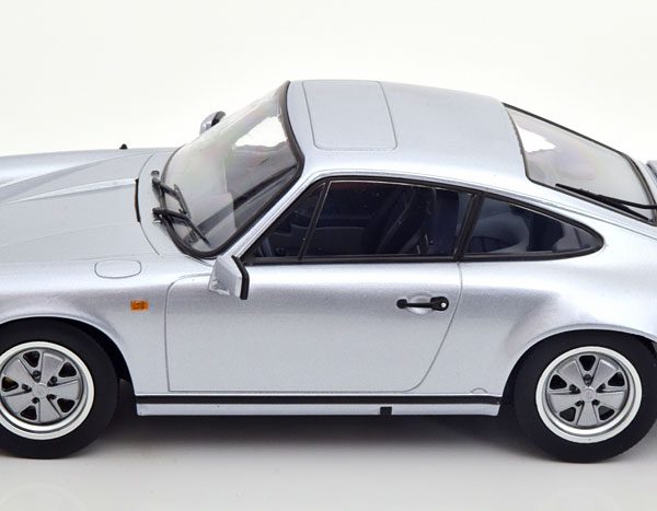 Porsche 911 Carrera 3.2 Coupe 1988 (250.000. 911er) Grijs Metallic 1-18 KK-Scale (Metaal)