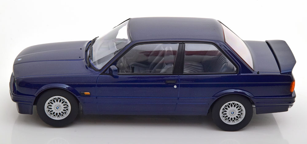 BMW 325i (E30) met M-Paket 2 1988 Donkerblauw Metallic 1-18 KK-Scale (Metaal)