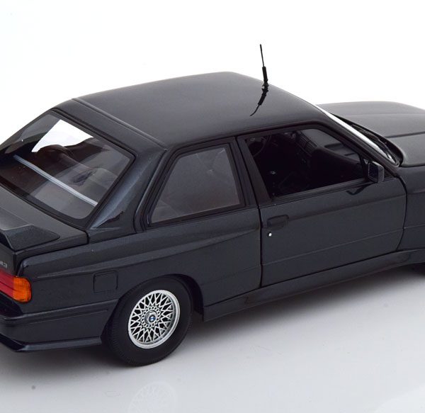 BMW M3 (E30) 1987 Zwart Metallic 1-18 Minichamps