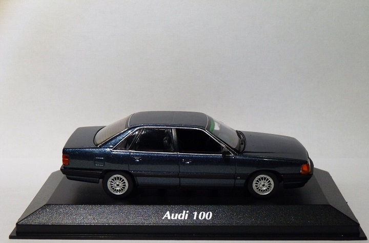Audi 100 Limousine 1990 Blauw Metallic 1-43 Maxichamps