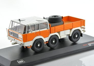 Tatra 813 6X6 1968 Wit/Oranje 1-43 Ixo Models