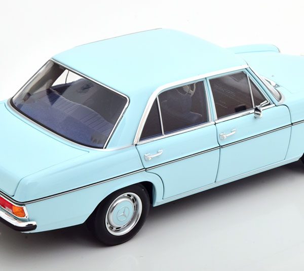 Mercedes-Benz 200/8 (W115) 1968 Lichtblauw 1-18 Norev