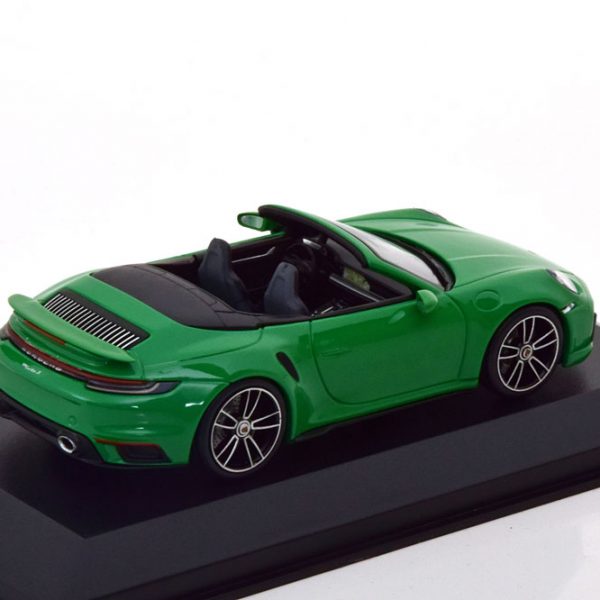 Porsche 911 (992) Turbo S Cabriolet 2020 Groen 1-43 Minichamps Limited 504 Pieces